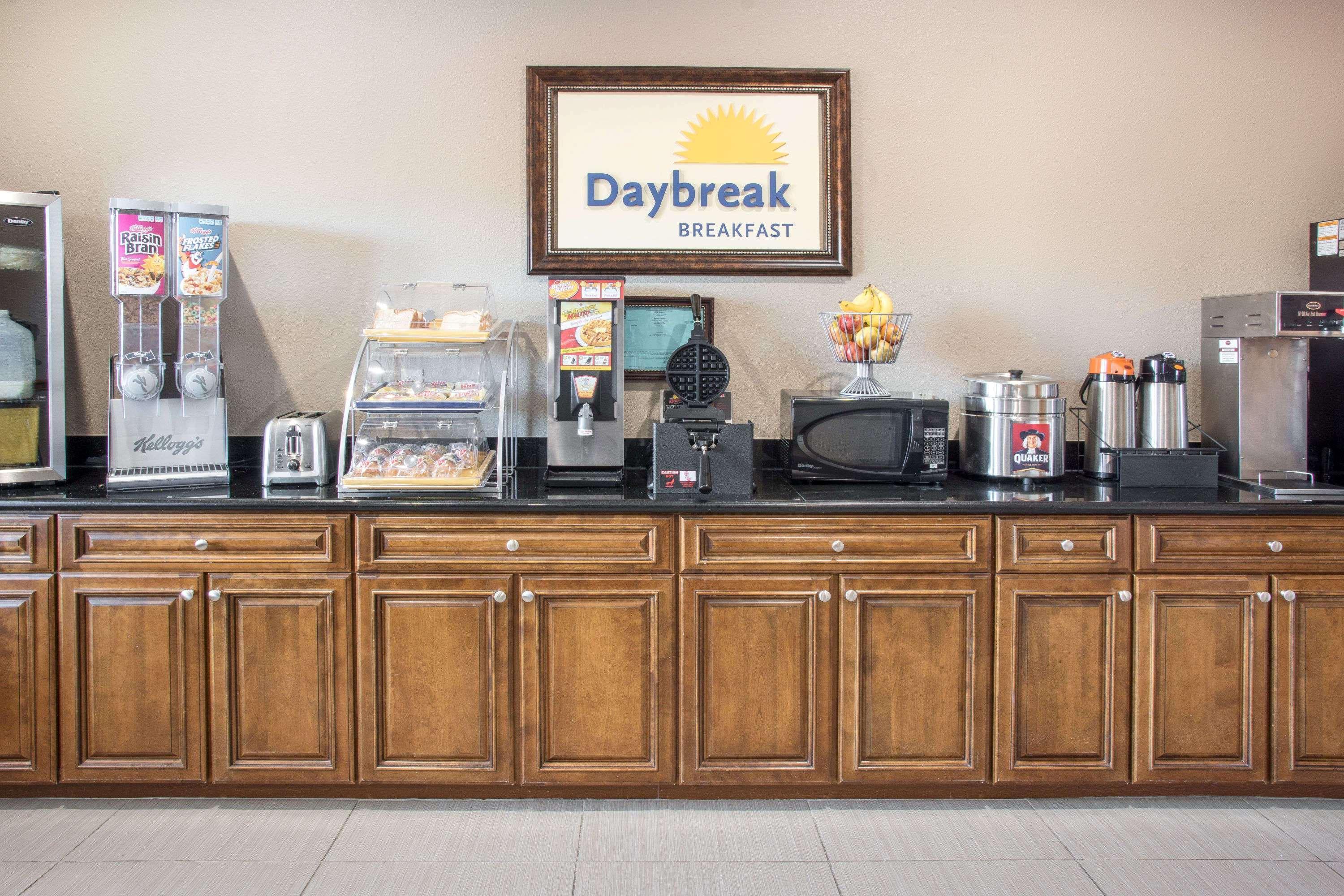 Days Inn By Wyndham Baytown East Zewnętrze zdjęcie