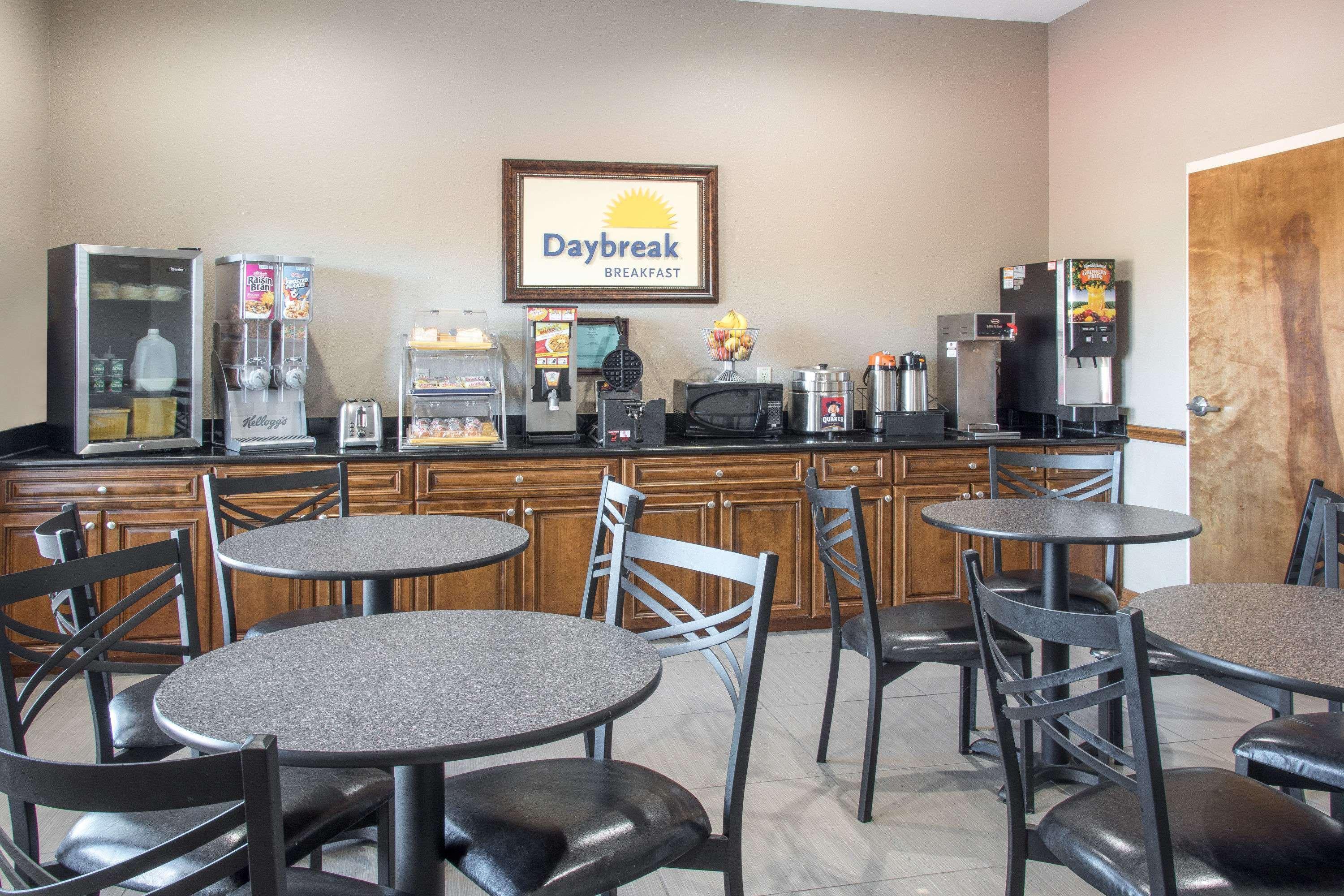 Days Inn By Wyndham Baytown East Zewnętrze zdjęcie