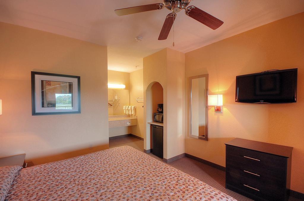 Days Inn By Wyndham Baytown East Zewnętrze zdjęcie